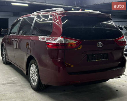 Красный Тойота Сиенна, объемом двигателя 3.46 л и пробегом 100 тыс. км за 24600 $, фото 3 на Automoto.ua