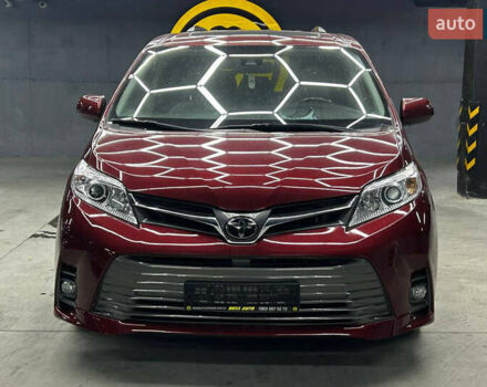 Красный Тойота Сиенна, объемом двигателя 3.46 л и пробегом 100 тыс. км за 24600 $, фото 1 на Automoto.ua
