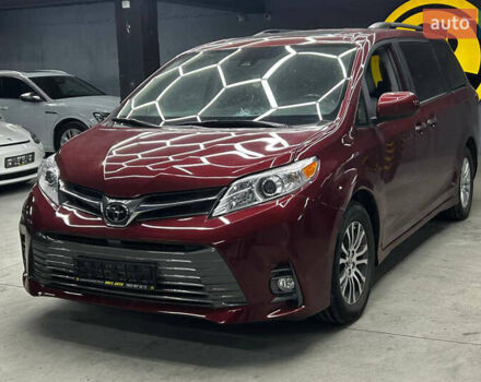 Красный Тойота Сиенна, объемом двигателя 3.46 л и пробегом 100 тыс. км за 24600 $, фото 2 на Automoto.ua