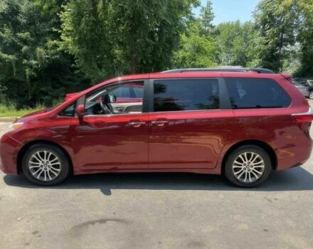 Красный Тойота Сиенна, объемом двигателя 3.5 л и пробегом 42 тыс. км за 15000 $, фото 1 на Automoto.ua