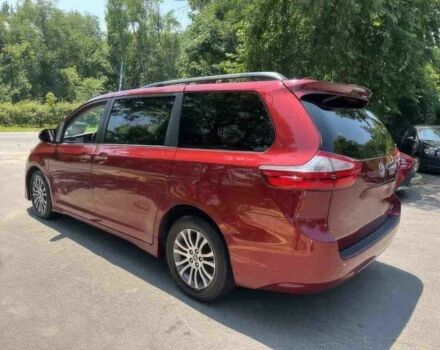 Красный Тойота Сиенна, объемом двигателя 3.5 л и пробегом 42 тыс. км за 15000 $, фото 2 на Automoto.ua