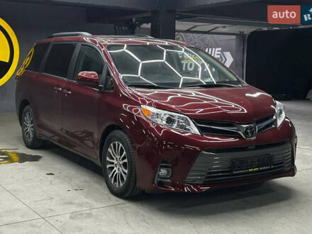 Красный Тойота Сиенна, объемом двигателя 3.46 л и пробегом 100 тыс. км за 24600 $, фото 1 на Automoto.ua