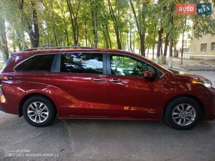 Червоний Тойота Сієнна, об'ємом двигуна 2.49 л та пробігом 112 тис. км за 39300 $, фото 1 на Automoto.ua
