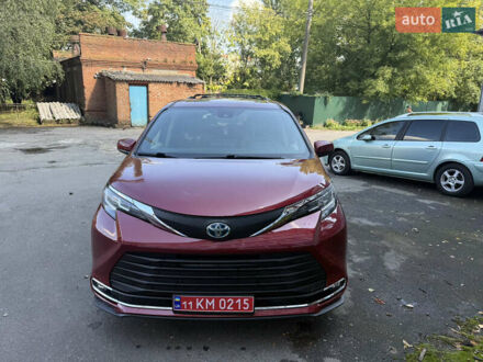 Червоний Тойота Сієнна, об'ємом двигуна 2.5 л та пробігом 102 тис. км за 33800 $, фото 1 на Automoto.ua