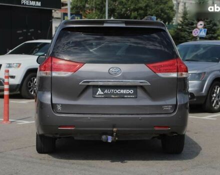 Тойота Сиенна, объемом двигателя 0 л и пробегом 217 тыс. км за 13500 $, фото 4 на Automoto.ua