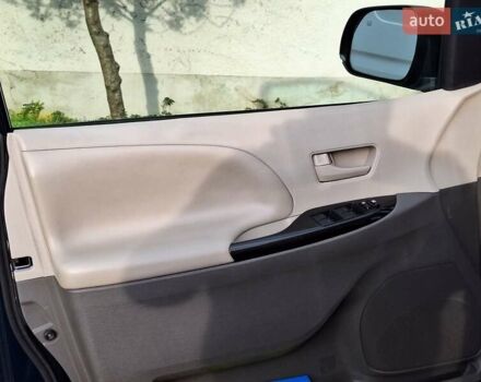 Тойота Сієнна, об'ємом двигуна 2.7 л та пробігом 168 тис. км за 13200 $, фото 17 на Automoto.ua