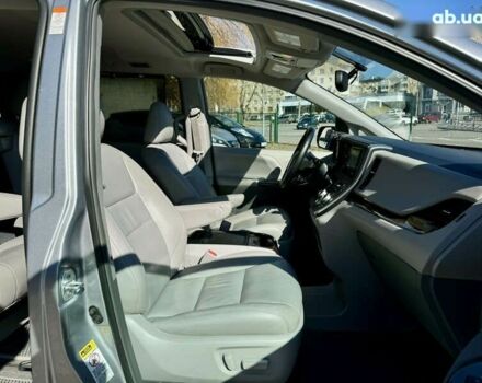 Тойота Сієнна, об'ємом двигуна 0 л та пробігом 200 тис. км за 19990 $, фото 1 на Automoto.ua
