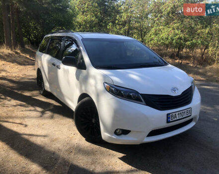 Тойота Сиенна, объемом двигателя 3.46 л и пробегом 160 тыс. км за 19500 $, фото 2 на Automoto.ua