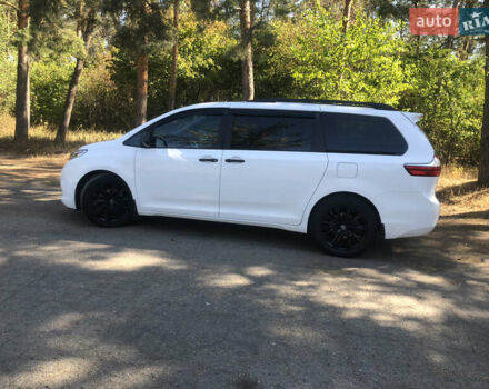Тойота Сиенна, объемом двигателя 3.46 л и пробегом 160 тыс. км за 19500 $, фото 4 на Automoto.ua