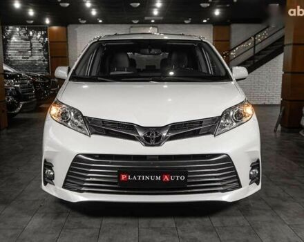 Тойота Сиенна, объемом двигателя 3.5 л и пробегом 60 тыс. км за 34900 $, фото 1 на Automoto.ua