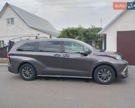 Тойота Сиенна, объемом двигателя 2.49 л и пробегом 60 тыс. км за 49999 $, фото 2 на Automoto.ua