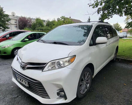 Тойота Сиенна, объемом двигателя 3.5 л и пробегом 190 тыс. км за 17000 $, фото 1 на Automoto.ua