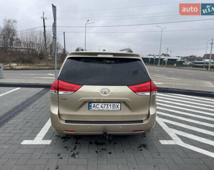 Желтый Тойота Сиенна, объемом двигателя 3.5 л и пробегом 250 тыс. км за 15500 $, фото 4 на Automoto.ua