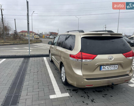 Желтый Тойота Сиенна, объемом двигателя 3.5 л и пробегом 250 тыс. км за 15500 $, фото 5 на Automoto.ua