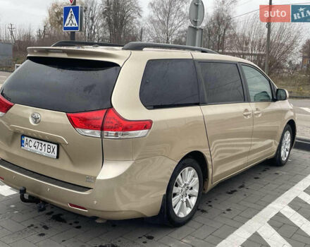 Желтый Тойота Сиенна, объемом двигателя 3.5 л и пробегом 250 тыс. км за 15500 $, фото 3 на Automoto.ua