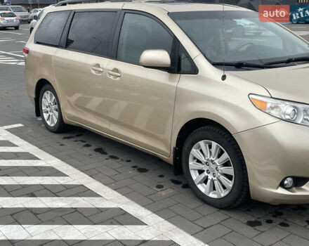 Желтый Тойота Сиенна, объемом двигателя 3.5 л и пробегом 250 тыс. км за 15500 $, фото 8 на Automoto.ua