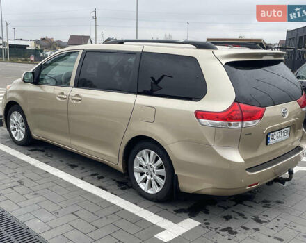 Желтый Тойота Сиенна, объемом двигателя 3.5 л и пробегом 250 тыс. км за 15500 $, фото 6 на Automoto.ua