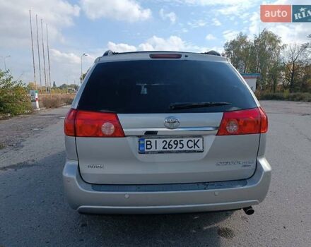 Серый Тойота Сиенна, объемом двигателя 3.5 л и пробегом 170 тыс. км за 15000 $, фото 1 на Automoto.ua