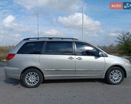 Серый Тойота Сиенна, объемом двигателя 3.5 л и пробегом 170 тыс. км за 15000 $, фото 2 на Automoto.ua