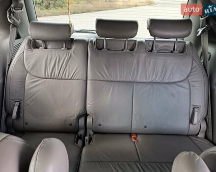 Серый Тойота Сиенна, объемом двигателя 3.5 л и пробегом 170 тыс. км за 15000 $, фото 5 на Automoto.ua