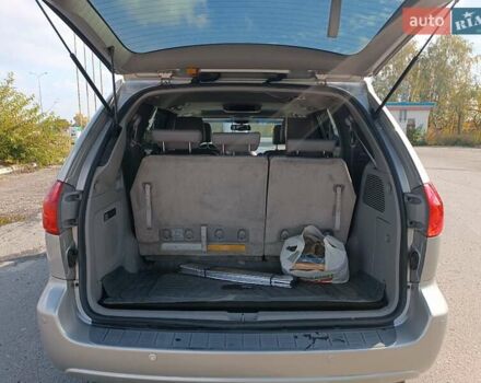 Серый Тойота Сиенна, объемом двигателя 3.5 л и пробегом 170 тыс. км за 15000 $, фото 16 на Automoto.ua