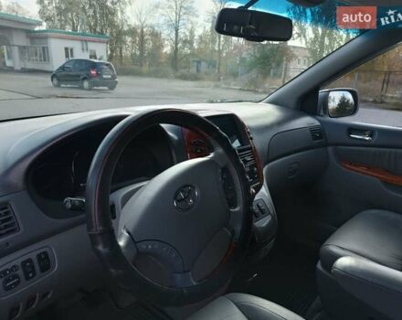 Серый Тойота Сиенна, объемом двигателя 3.5 л и пробегом 170 тыс. км за 15000 $, фото 4 на Automoto.ua