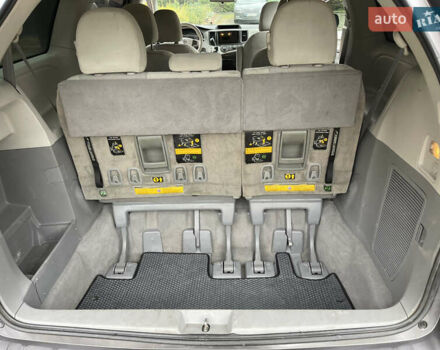 Серый Тойота Сиенна, объемом двигателя 2.67 л и пробегом 275 тыс. км за 13000 $, фото 9 на Automoto.ua