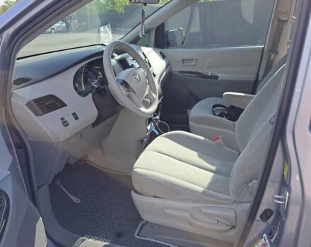 Серый Тойота Сиенна, объемом двигателя 2.7 л и пробегом 198 тыс. км за 11000 $, фото 16 на Automoto.ua