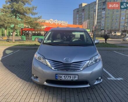 Серый Тойота Сиенна, объемом двигателя 3.5 л и пробегом 227 тыс. км за 13500 $, фото 7 на Automoto.ua