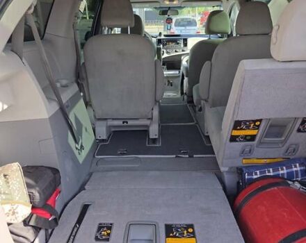 Серый Тойота Сиенна, объемом двигателя 2.7 л и пробегом 198 тыс. км за 11000 $, фото 8 на Automoto.ua