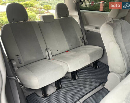 Серый Тойота Сиенна, объемом двигателя 2.67 л и пробегом 275 тыс. км за 13000 $, фото 10 на Automoto.ua