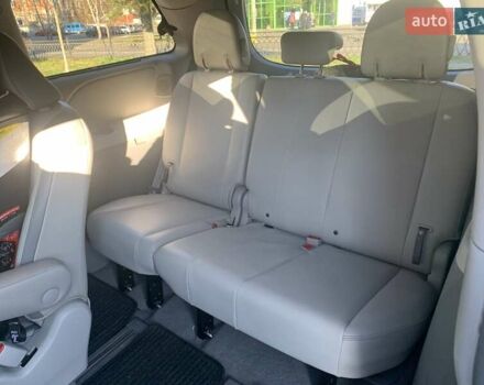 Серый Тойота Сиенна, объемом двигателя 3.5 л и пробегом 227 тыс. км за 13500 $, фото 12 на Automoto.ua