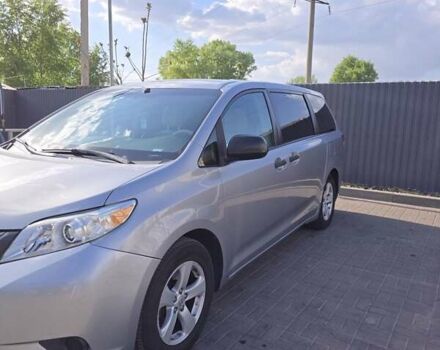 Серый Тойота Сиенна, объемом двигателя 2.7 л и пробегом 198 тыс. км за 11000 $, фото 4 на Automoto.ua