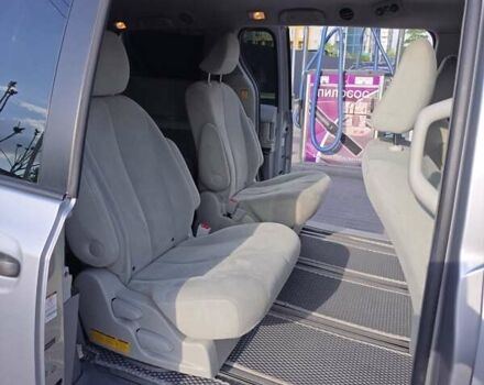 Серый Тойота Сиенна, объемом двигателя 2.7 л и пробегом 198 тыс. км за 11000 $, фото 9 на Automoto.ua