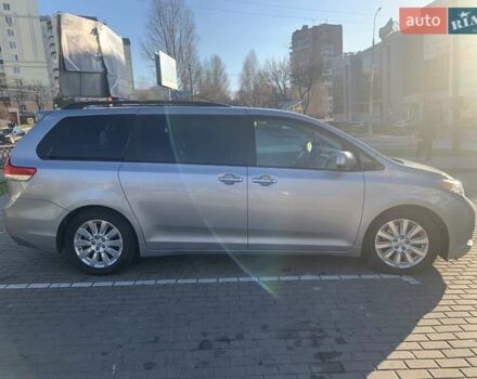 Серый Тойота Сиенна, объемом двигателя 3.5 л и пробегом 227 тыс. км за 13500 $, фото 5 на Automoto.ua