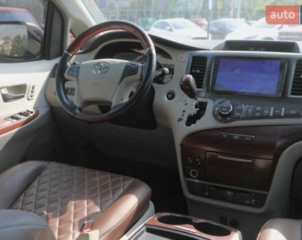 Сірий Тойота Сієнна, об'ємом двигуна 3.5 л та пробігом 217 тис. км за 13000 $, фото 11 на Automoto.ua