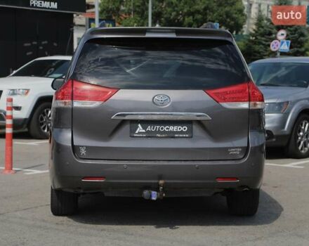 Сірий Тойота Сієнна, об'ємом двигуна 3.5 л та пробігом 217 тис. км за 13000 $, фото 4 на Automoto.ua
