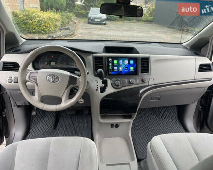 Серый Тойота Сиенна, объемом двигателя 2.67 л и пробегом 275 тыс. км за 13000 $, фото 6 на Automoto.ua