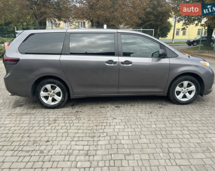Серый Тойота Сиенна, объемом двигателя 2.67 л и пробегом 275 тыс. км за 13000 $, фото 3 на Automoto.ua