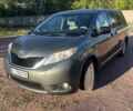 Сірий Тойота Сієнна, об'ємом двигуна 2.7 л та пробігом 270 тис. км за 11000 $, фото 1 на Automoto.ua