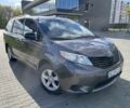 Сірий Тойота Сієнна, об'ємом двигуна 2.7 л та пробігом 307 тис. км за 10800 $, фото 1 на Automoto.ua