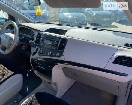 Серый Тойота Сиенна, объемом двигателя 2.7 л и пробегом 200 тыс. км за 13900 $, фото 12 на Automoto.ua