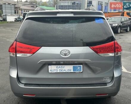 Серый Тойота Сиенна, объемом двигателя 3.5 л и пробегом 280 тыс. км за 15990 $, фото 6 на Automoto.ua