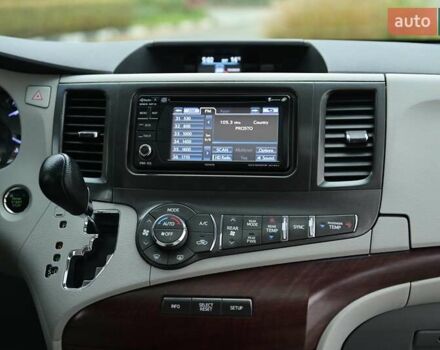 Серый Тойота Сиенна, объемом двигателя 3.46 л и пробегом 203 тыс. км за 17999 $, фото 60 на Automoto.ua