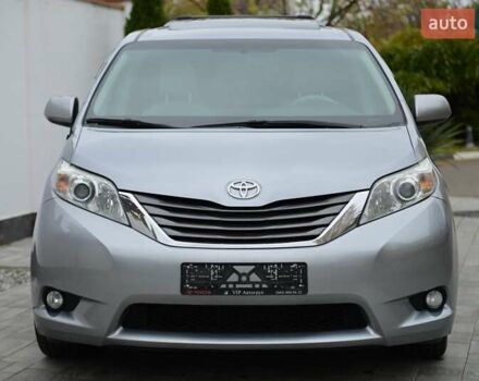Серый Тойота Сиенна, объемом двигателя 3.46 л и пробегом 203 тыс. км за 17999 $, фото 4 на Automoto.ua