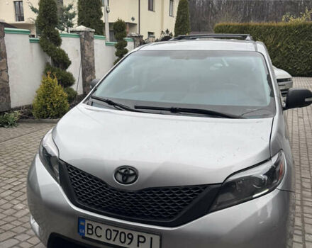 Серый Тойота Сиенна, объемом двигателя 2.7 л и пробегом 280 тыс. км за 12500 $, фото 3 на Automoto.ua