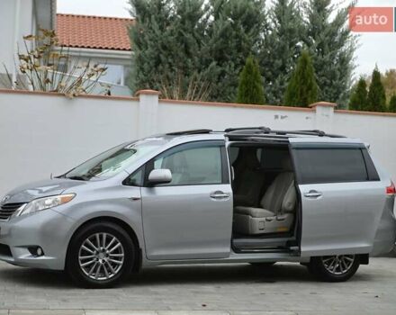 Серый Тойота Сиенна, объемом двигателя 3.46 л и пробегом 203 тыс. км за 17999 $, фото 6 на Automoto.ua