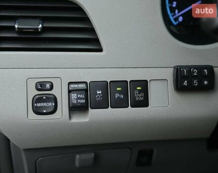 Серый Тойота Сиенна, объемом двигателя 3.46 л и пробегом 203 тыс. км за 17999 $, фото 36 на Automoto.ua