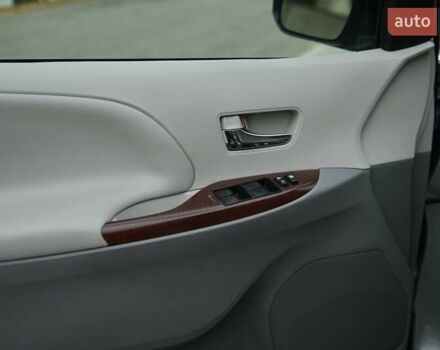 Серый Тойота Сиенна, объемом двигателя 3.46 л и пробегом 203 тыс. км за 17999 $, фото 35 на Automoto.ua