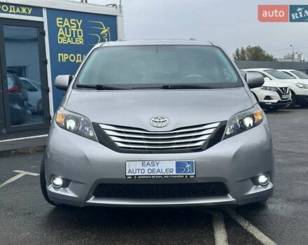 Серый Тойота Сиенна, объемом двигателя 3.5 л и пробегом 280 тыс. км за 15990 $, фото 2 на Automoto.ua